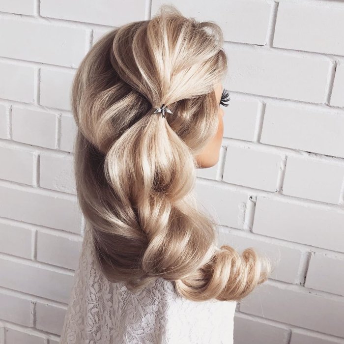 Лёгкие причёски на выпускной