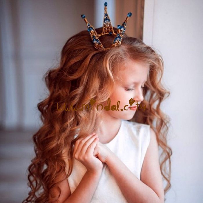 Прическа для девочки с локонами