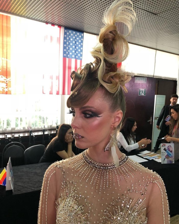 Интересное окрашивание на короткие волосы