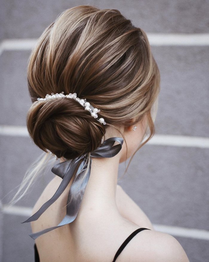 Модные прически для невесты 2021