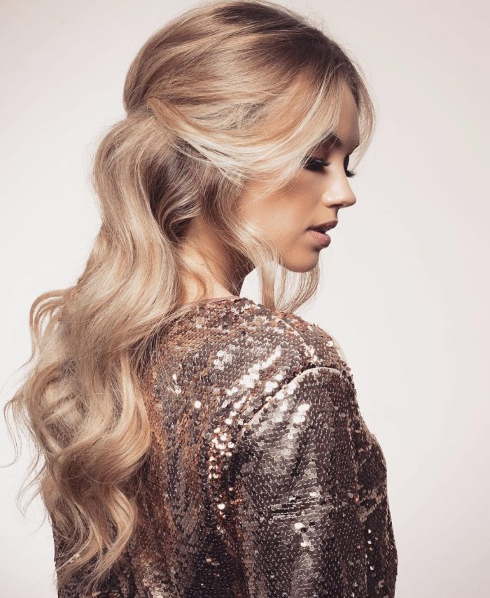 Модная прическа женская на короткие волосы