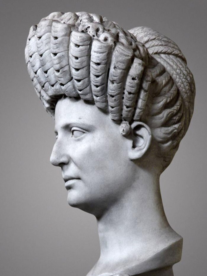 Прическа тутулус Рим