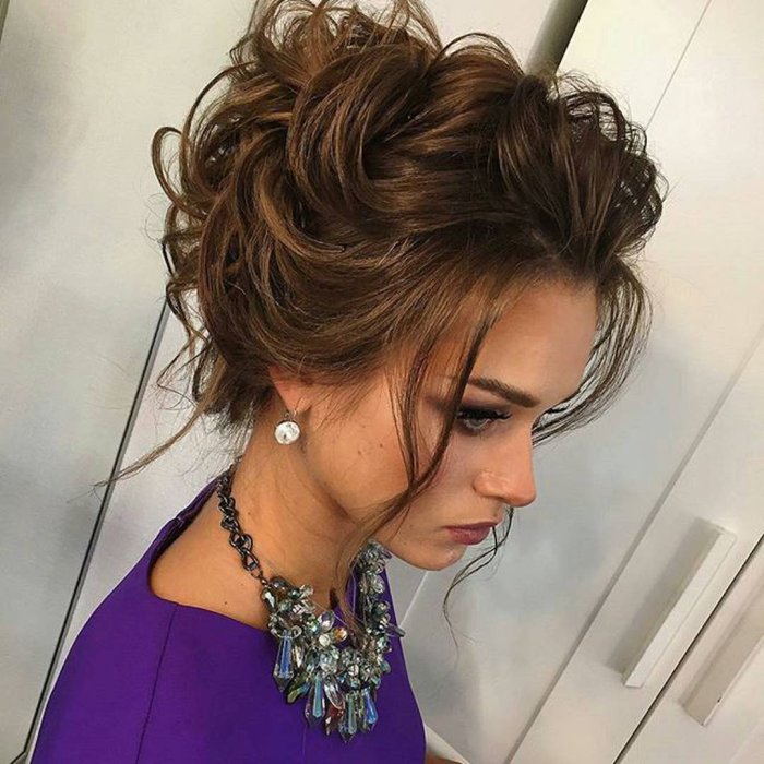 Стильные вечерние прически на средние волосы