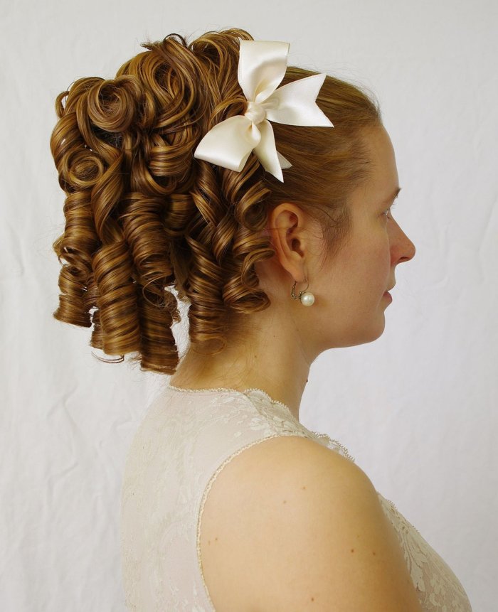 Нарядные прически на длинные волосы