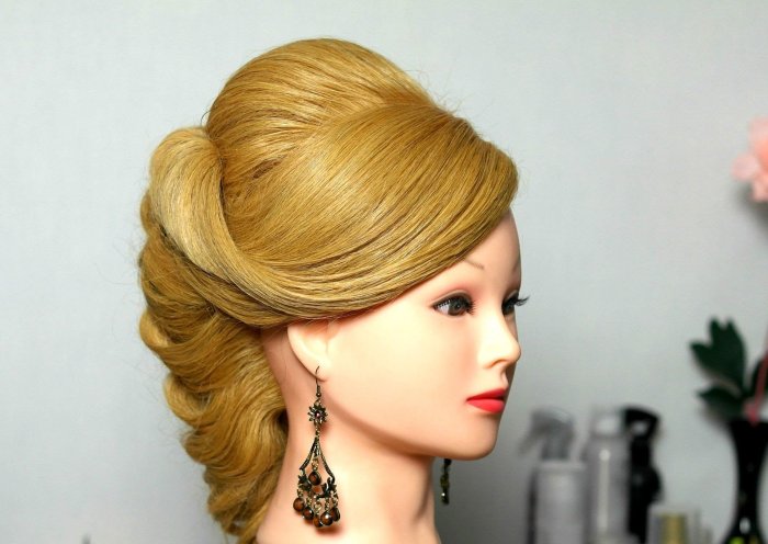 Нарядные прически для бала