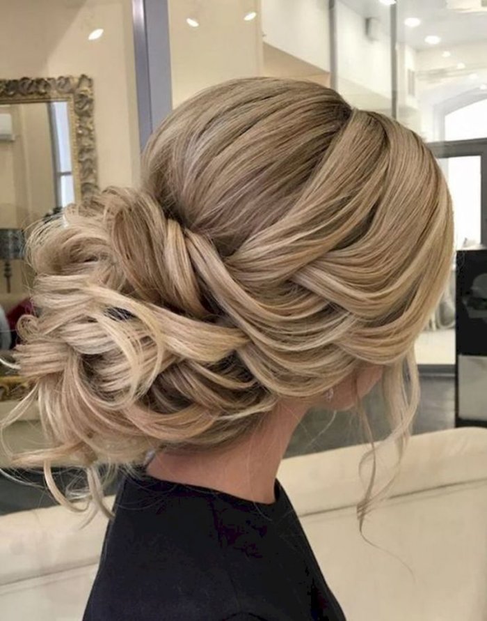 Красивые прически на новый год на средние волосы