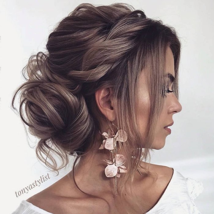 Стильные вечерние прически на средние волосы