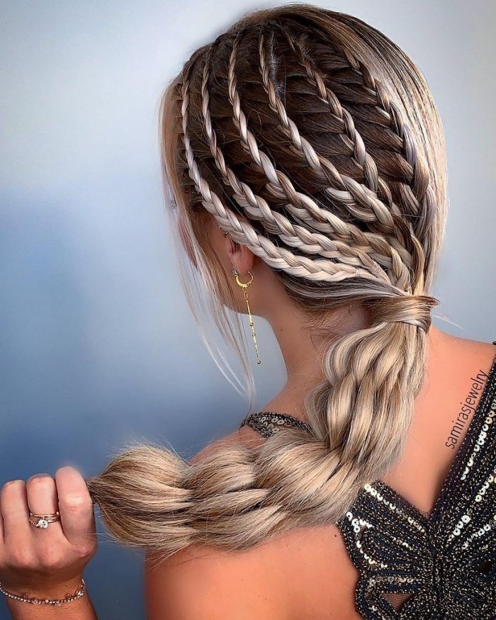 Прически с косичками