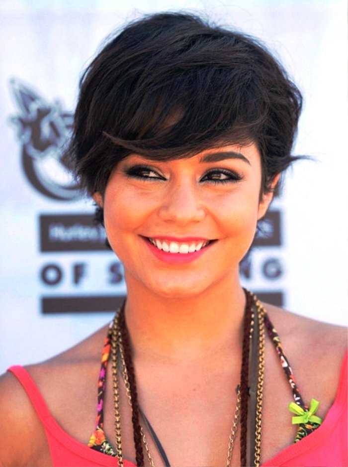 Ванесса Хадженс косая челка