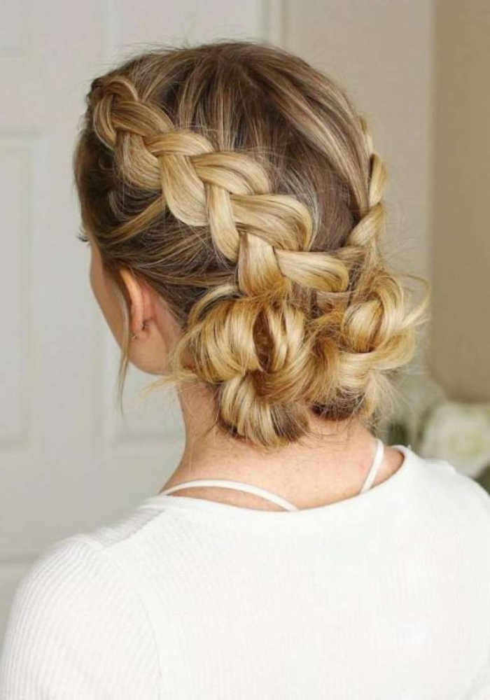 Прически с косами на средние волосы