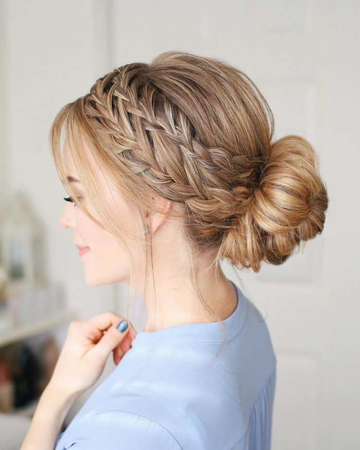 Прически с плетением на средние волосы