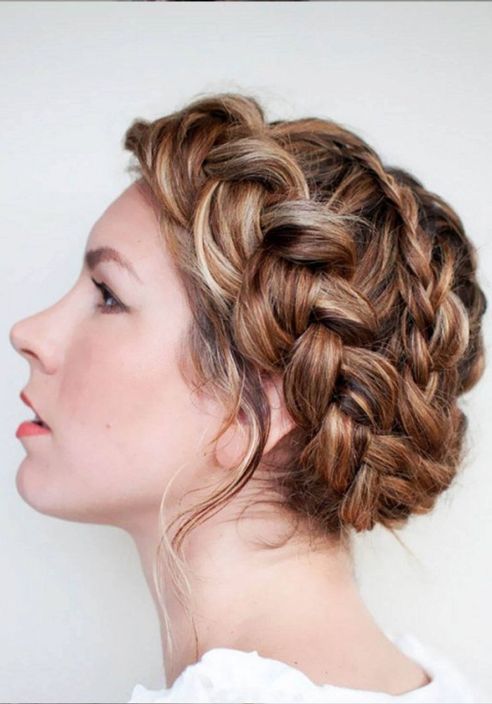 Прически с косами на средние волосы