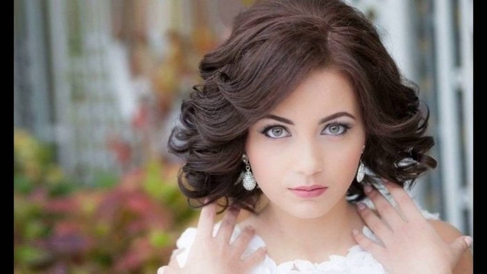 Причёски на средние волосы