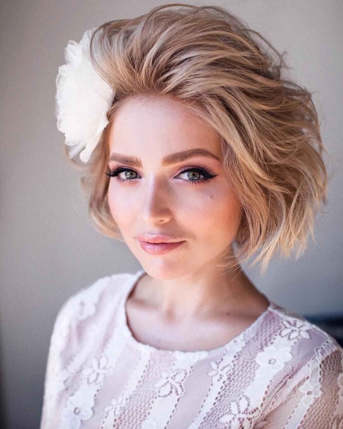 Прически на короткие волосы