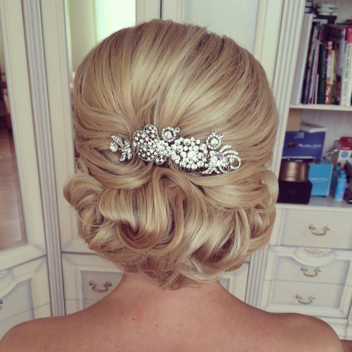 Праздничные прически на средние волосы