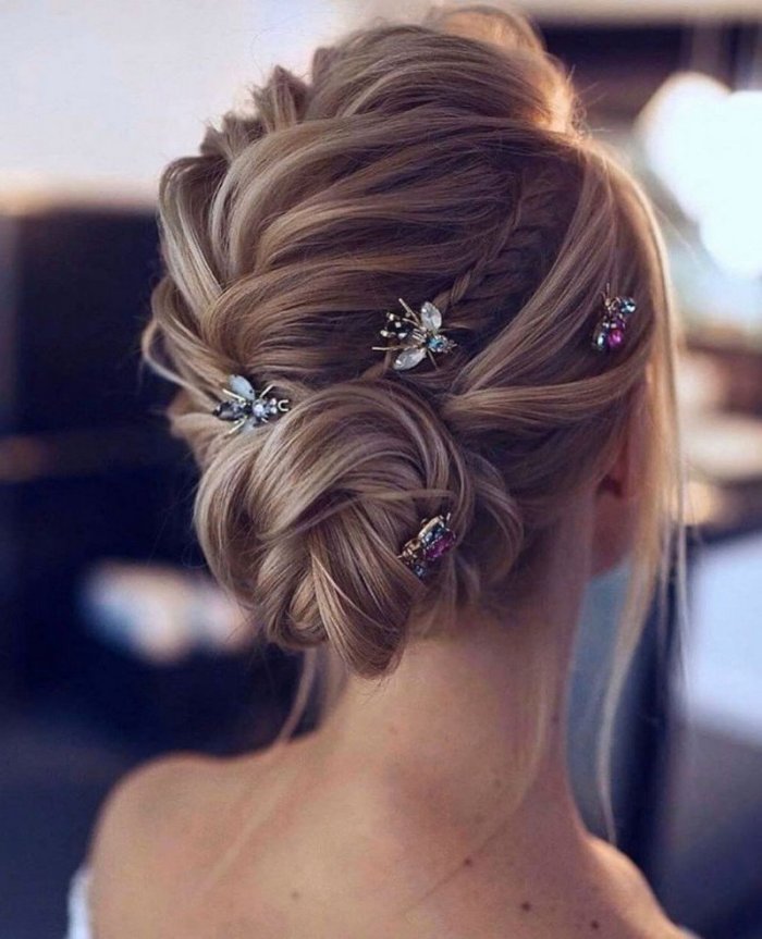 Нежная прическа