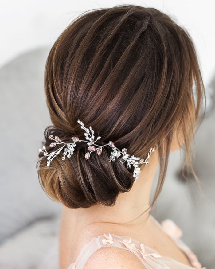 Прически на выпускной