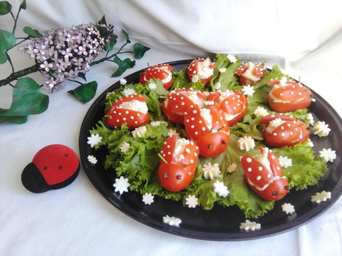 Канапе «Божья коровка» с маслинами