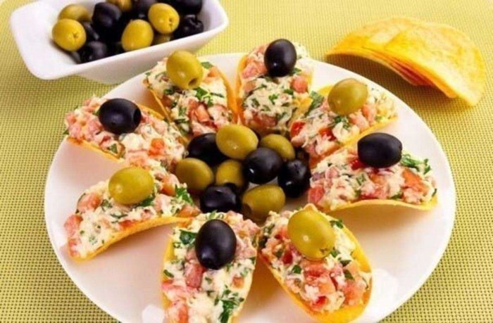 Закуска на чипсах