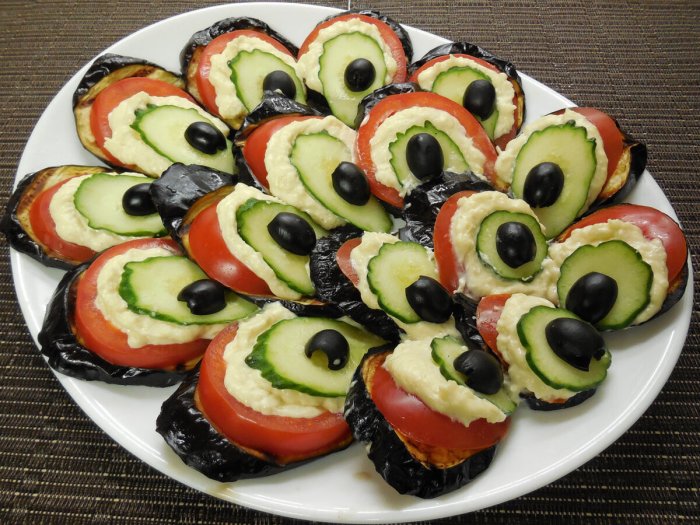 Канапе «Божья коровка» с маслинами