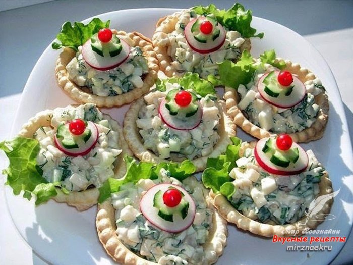 Канапе на шпажках