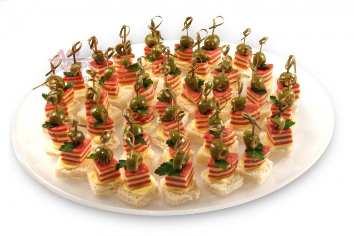 Канапе банан киви виноград