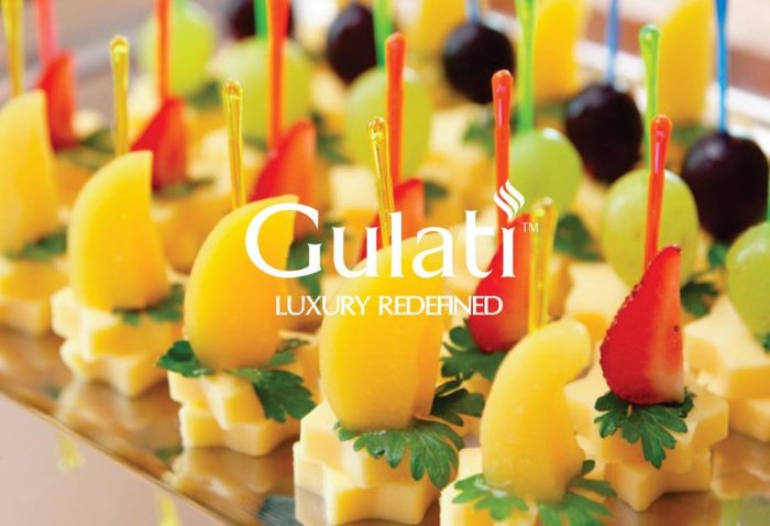 Фрукты на шпажках для фуршета