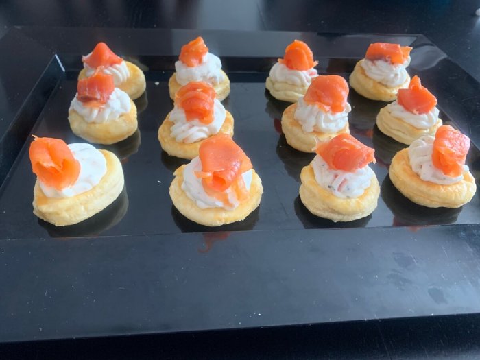 Волованы из слоеного теста с рыбой