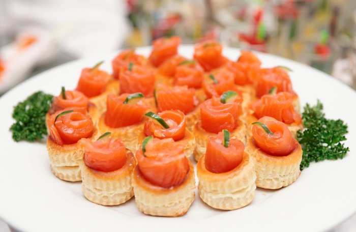 Волованы с красной рыбой