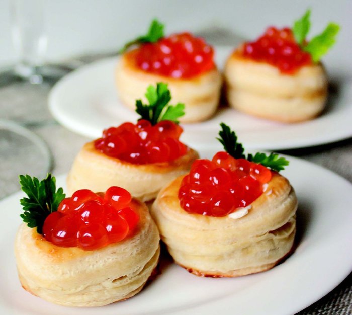 Валован с красной икрой