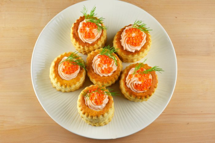 Волованы с рубленой сельдью