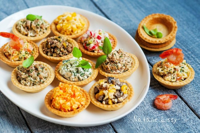 Украсить тарталетки с салатом