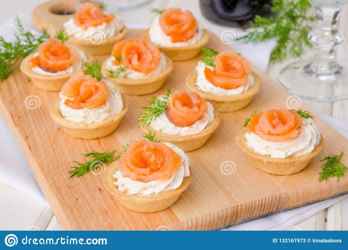 Тарталетки с Альметте и семгой