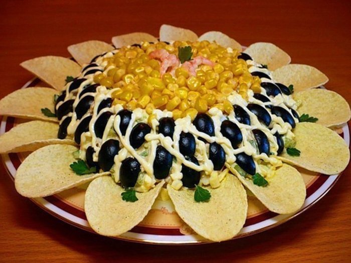 Необычное украшение салатов