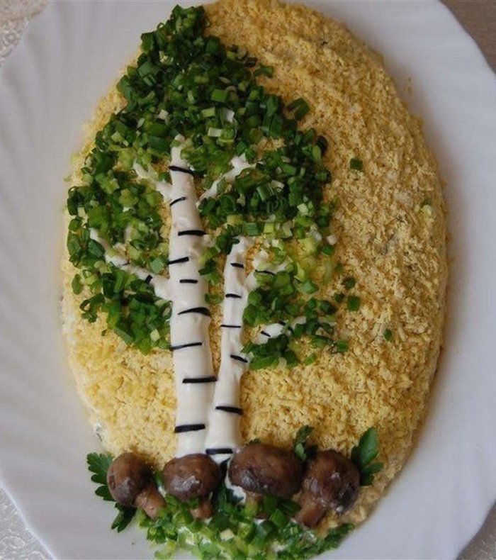 Салат Березка с черносливом и курицей