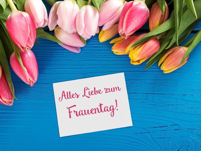 С 8 марта тюльпаны