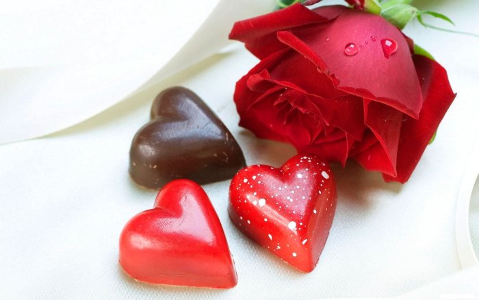 Конфеты сердечки разноцветные 4к