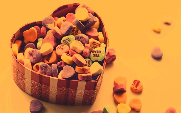 Конфеты разноцветные шоколадные
