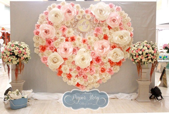 Сердце с бумажными цветами