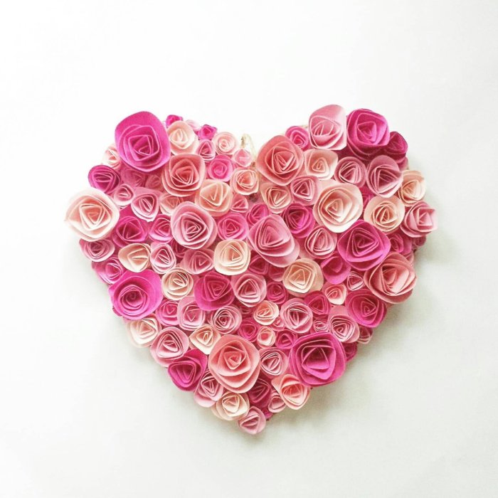 Сердечко из бумажных цветов