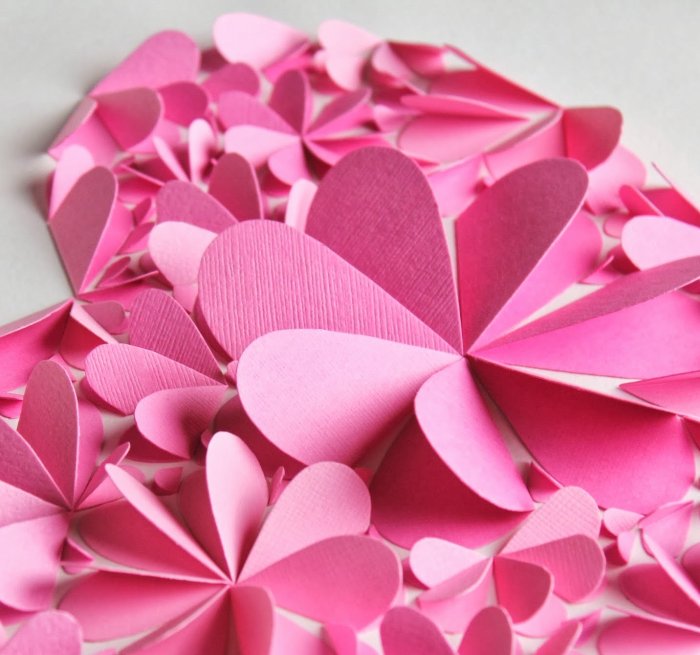 Сердце из бумажных сердечек