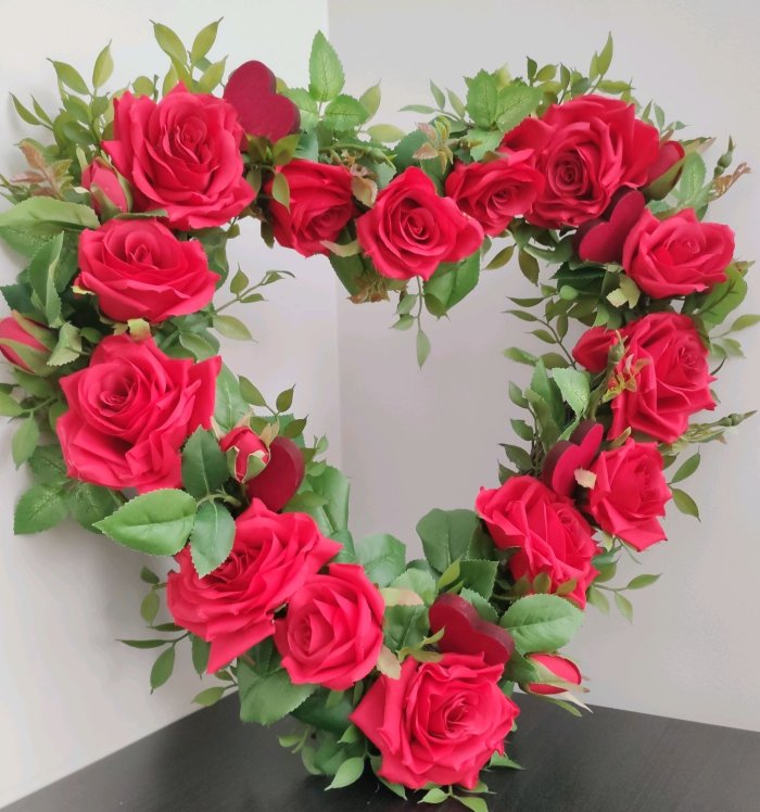 Объемное сердце из цветов