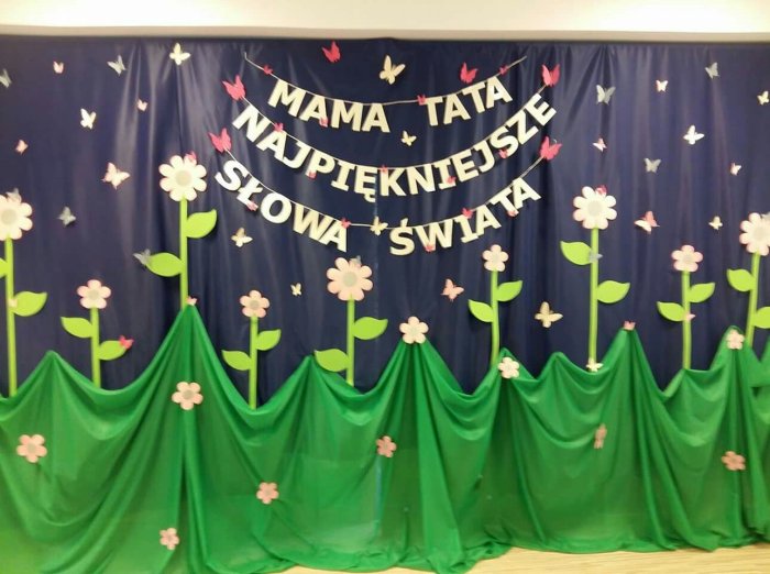 Украсить сцену на день пожилого человека