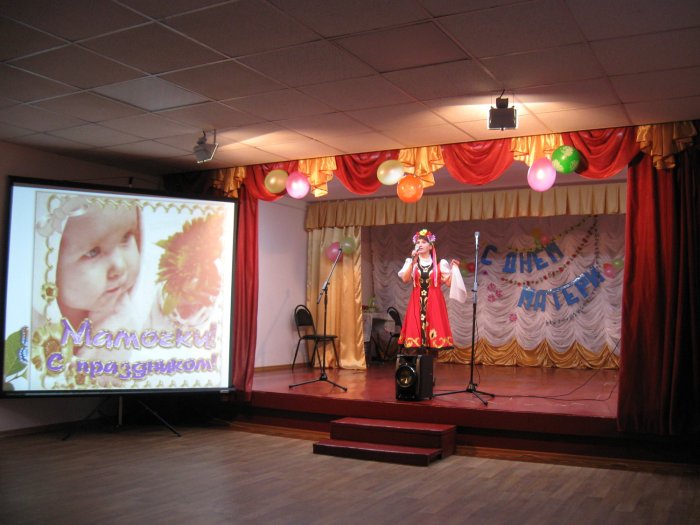 Украшение сцены к Дню матери в СДК