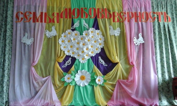 Украшение сцены на праздник