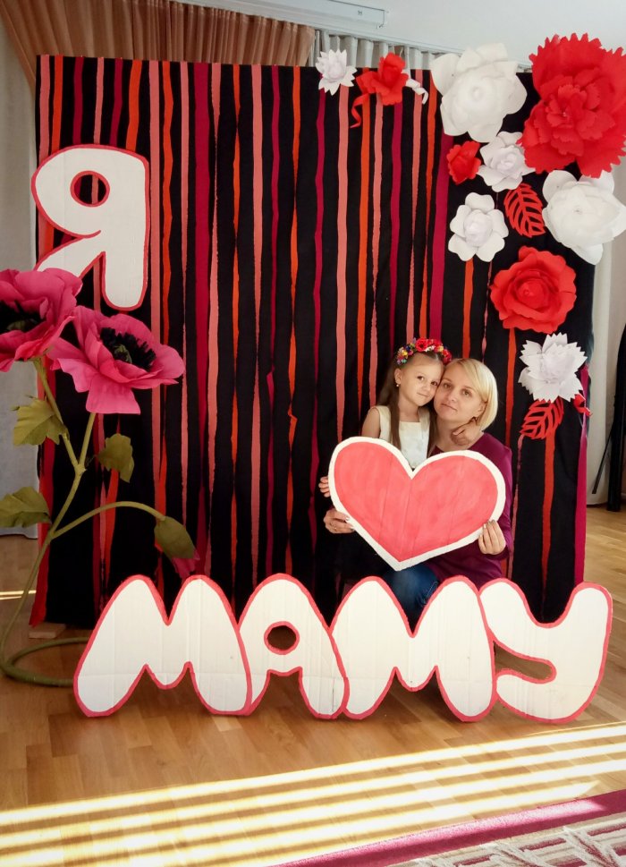 Украшение зала ко Дню матери