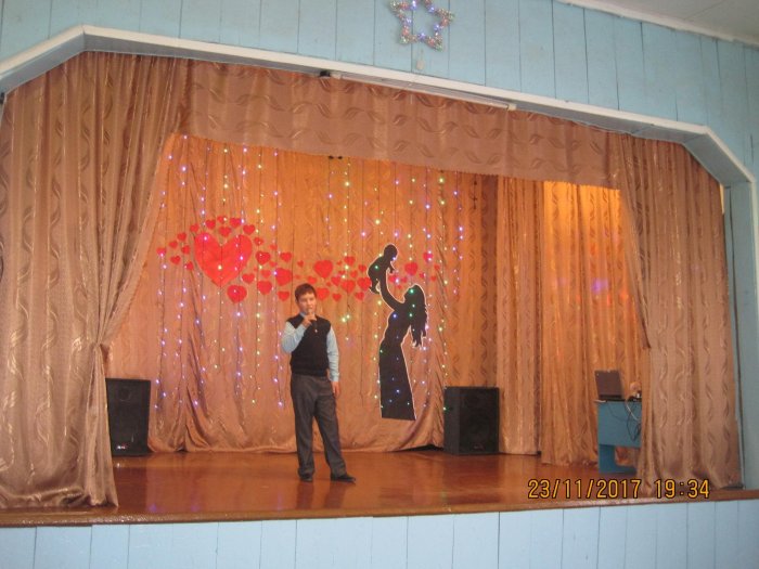 Украшение сцены в доме культуры
