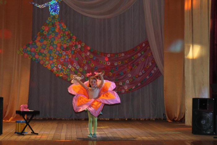 Оформление сцены на фестиваль детского творчества