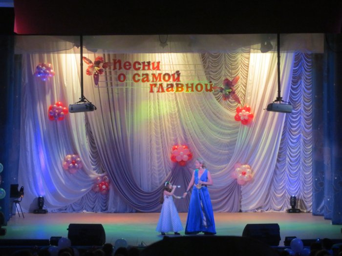 Украшение сцены на день матери