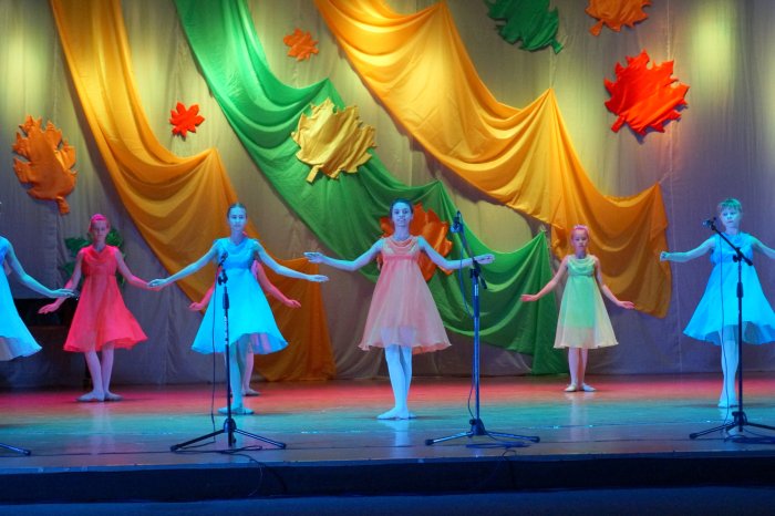 Украсить сцену на день пожилого человека в доме культуры